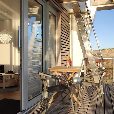 Houseboat Sutje Comfortable Holiday Hotel na wodzie
