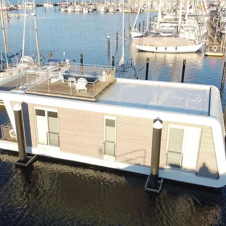 Houseboat Sutje Comfortable Holiday Hotel na wodzie *